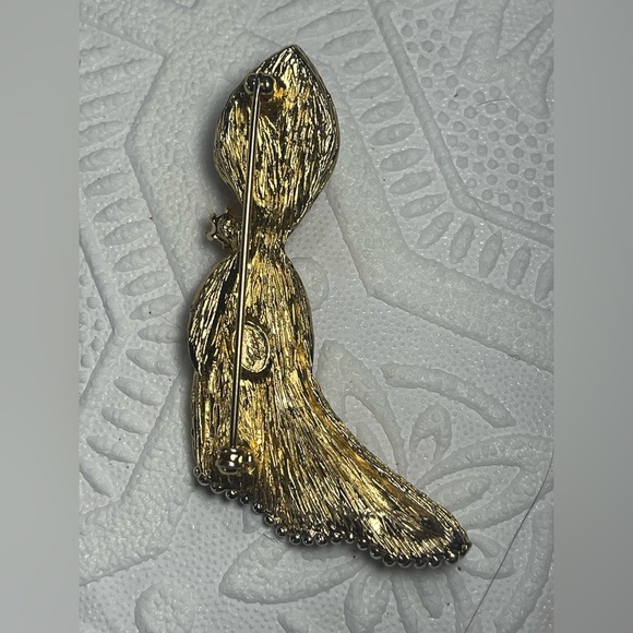 Vintage Elegant Faux Pearl and Gold-tone Brooch Signed C Puccini - Picture 6 of 8